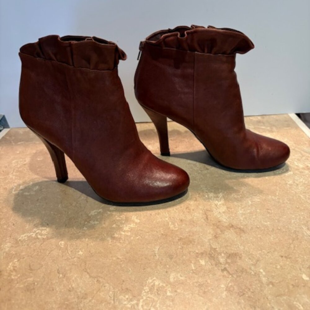 Me Too "Juju" leather bootie